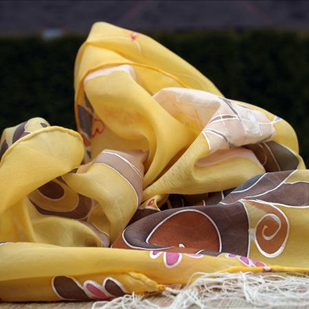 Žluté batikované hedvábí