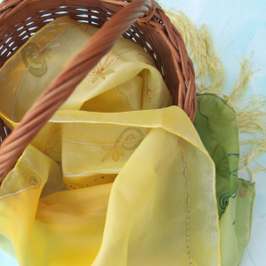 Hedvábí - šála - Žlutozelená šála s třásněmi