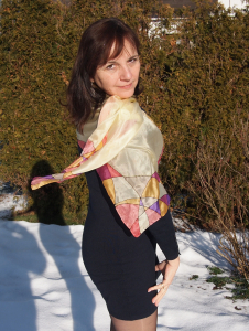 Hedvábná šála - Vanilková s barevnou vitráží