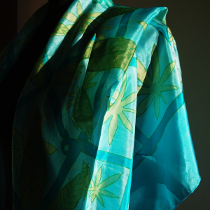 Konopný šátek - hedvábí 110x110cm