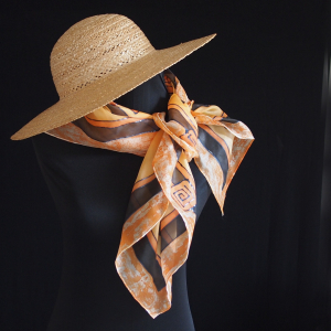Hedvábný šátek - Oranžová geometrie