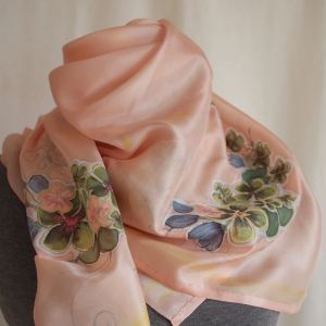 Hedvábný šátek - K ženě květina patří